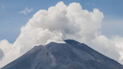 Terremoto en México: se activó el volcán Popocatépetl y cubrió de cenizas pueblos en ruinas