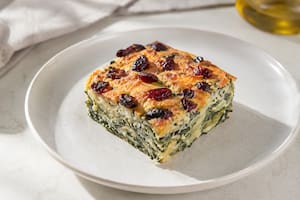 Terrina de espinaca, queso azul y arándanos