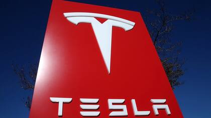 Tesla combina dos sectores en los que Denholm tiene experiencia: automóviles y nuevas tecnologías.