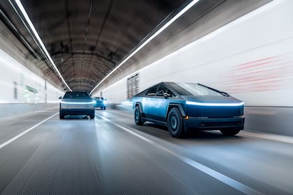 Tesla Cybertruck: la versión más avanzada, conocida como Cyberbeast, cuenta con tres motores que generan 845 caballos de fuerza