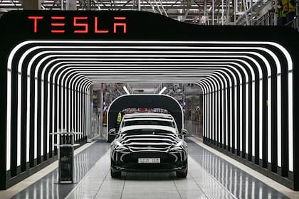 El Tesla Model Y en la mega fábrica de Berlín, Alemania