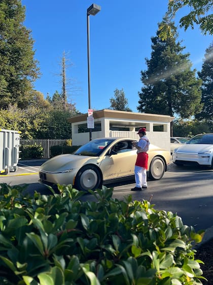 Tesla no es la única empresa que opera robotaxis en Estados Unidos (X @robotaxi)