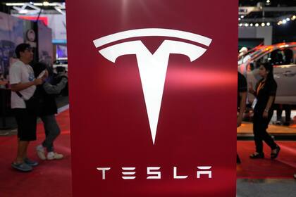 Tesla obtuvo algunas de las puntuaciones más débiles en áreas clave como “carácter”, “ética” y “ciudadanía” (AP Foto/Aaron Favila)