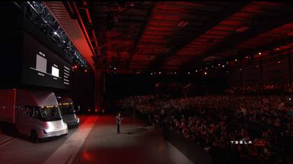 Tesla viene prometiendo la llegada del Semi desde 2017, cuando Musk hizo la presentación del primer prototipo.