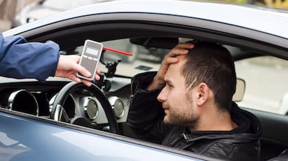 Test de alcoholemia con un etilómetro