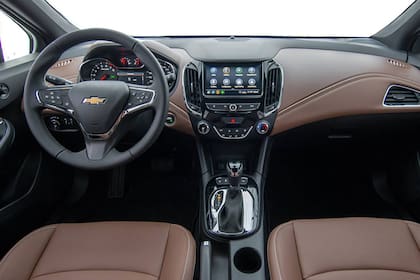 Nueva pantalla de 8" y tapizados y paneles color óxido de hierro, son los mayores cambios en el habitáculo