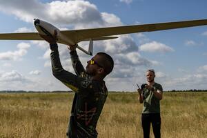 Testeo del dron "Punisher UAV" de fabricación casera en las afueras de Kiev