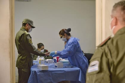 Testeos serológicos a efectivos de las fuerzas federales de seguridad