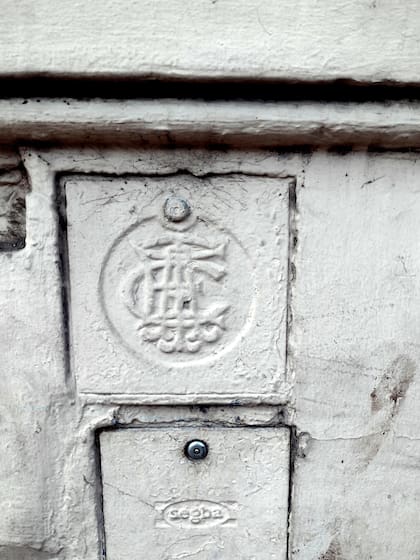 Testimonio del paso de la Compañía Alemana Transatlántica de Electricidad, que dejó el país cuando Alemania perdió la Primera Guerra Mundial