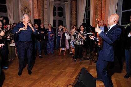 Testino, exultante, en el after party que se realizó en el Palazzo Colonna, tras la inauguración de A Beautiful World, su último proyecto.