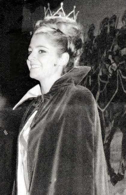 Teté Coustarot con la corona que la consagró como la primera Miss Siete Días