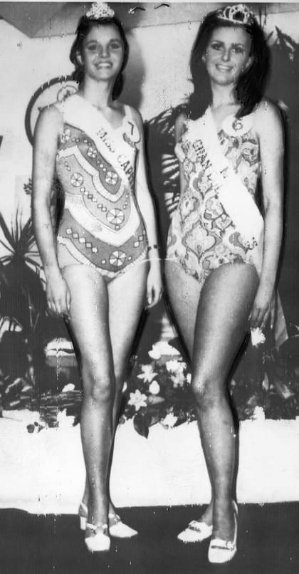 Teté Coustarot (izq.), coronada. Crédito: Facebook Glamour Argentino