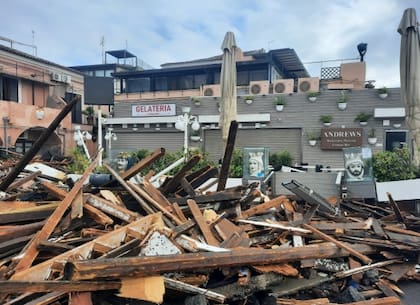 Tétrica postal de las consecuencias que dejó el desastre natural