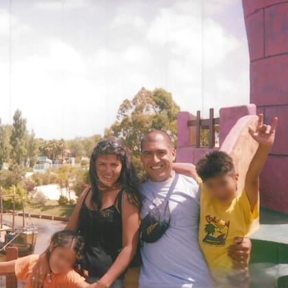 Teves, junto a su esposa e hijos