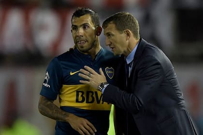 Tevez, Arruabarrena, símbolos de Boca de diferente dimensión; el club de la Ribera pertenece al pasado de ambos..., al menos por ahora