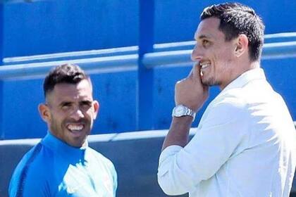 Tevez-Burdisso. "Carlos debe ser tratado como un ídolo", aclara el director deportivo 