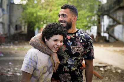 Tevez con Balthazar Murillo, el actor que lo interpretará en la serie sobre su vida