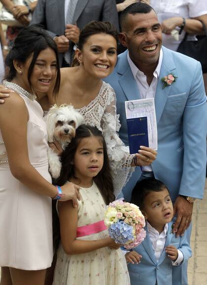 Tevez se casó en San Isidro y la fiesta sigue en Uruguay