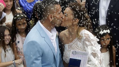 Tevez se casó en San Isidro y la fiesta sigue en Uruguay