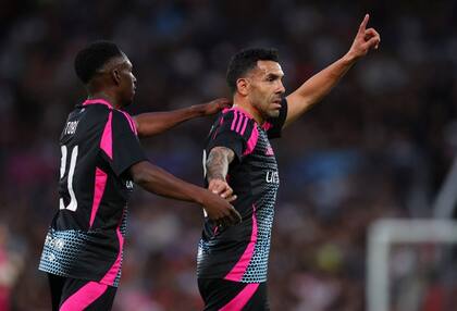 Tevez se lució en un amistoso en Old Trafford a beneficio de Unicef