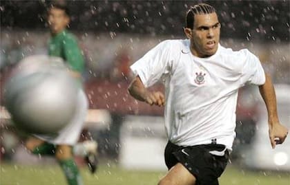 Tevez y Corinthians logró una gran victoria en el clásico
