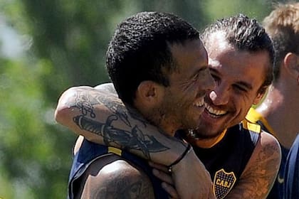 Tevez y Osvaldo, en tiempos más felices
