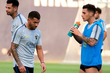 Tevez y Pavon en el entrenamiento en Barcelona