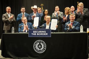 Todas las leyes migratorias firmadas por Greg Abbott en Texas en 2025