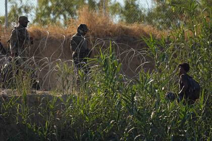 Texas asegura que dispone de elementos de las fuerzas de seguridad para resguardar la frontera con México frente a Eagle Pass