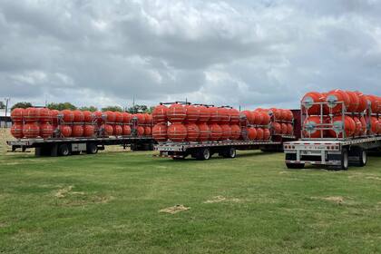 Texas comienza a instalar las boyas gigantes en el Río Bravo para frenar la entrada de inmigrantes ilegales