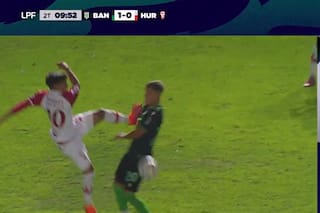 De la roja directa para un juvenil de 17 años a un gol por revisión de offside: Banfield y Huracán, a mano