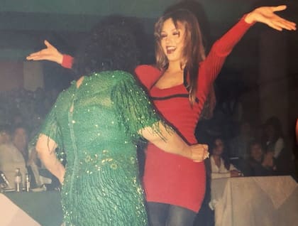 Thalía junto a Carmen Salinas en plena fiesta