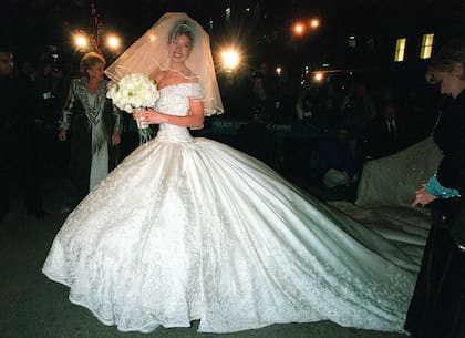 Thalía se casó con Tommy Mottola el 2 de diciembre de 2000 (Crédito: Arnaldo Magnani/Vogue)