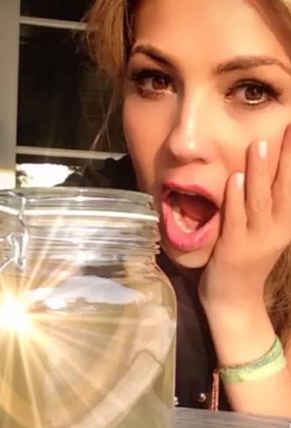 Thalía se rie del mito de sus costillas extirpadas