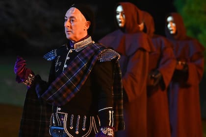 The Traitors es, al fin y al cabo, una sorprendente combinación de algunos clichés de los misterios clásicos