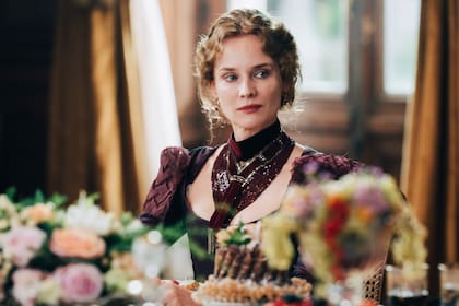 Diane Kruger interpreta a Rosemonde, una mujer con experiencia que le enseña a la joven Isabelle de Merteuil, el peligroso arte de la seducción y la manipulación