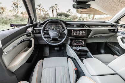 El interior del sofisticado Audi e-tron 55 quattro