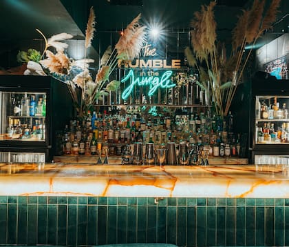 The Bar in Front of The Bar, Atenas