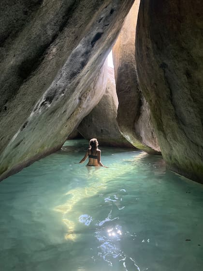 The Baths, un sector de grutas y cavernas a orillas del mar, al que se llega nadando.