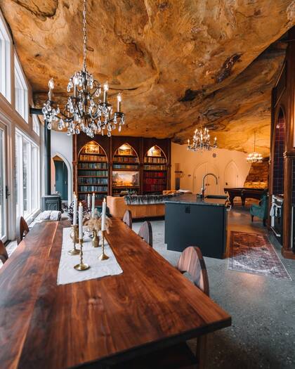 The Cave tiene muy integrados los ambientes de cocina, comedor y living