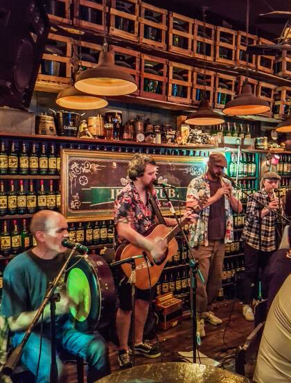 "The Commons" actuando en el Sláinte Irish Pub Devoto.