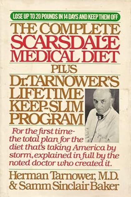 "The Complete Scarsdale Medical Diet" escrito por el Herman Tarnower junto con Samm Sinclair Baker se publicó en 1978. En el libro se presenta un plan de alimentación bajo en carbohidratos y grasas, diseñado para una pérdida de peso rápida en solo 14 días.