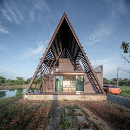 "The Container Cabin": una casa prefabricada construída con contenedores y de estilo alpino