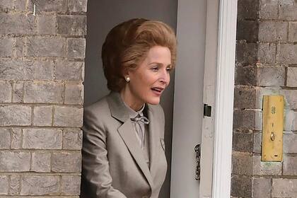 Gillian Anderson como Margaret Thatcher