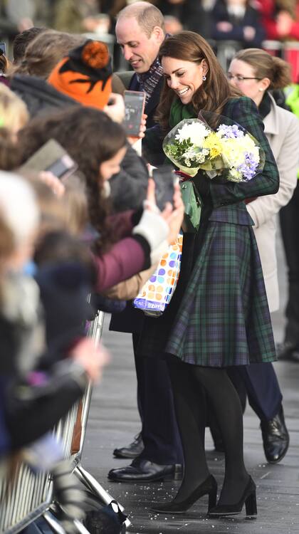 Los duques reciben flores y regalos para el principito Louis, que cumple un año el 23 de abril.