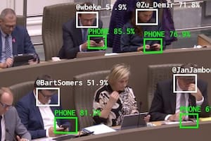 Una herramienta alerta cuando los políticos miran el celular en el parlamento de Flandes