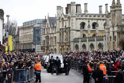 El cortejo fúnebre llega a la iglesia St Mary the Great