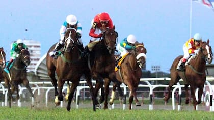 The Great Day (izq.), de Carly, y Village King, de Dany, definieron el Jockey Club