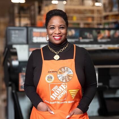 The Home Depot invierte millones de dólares anuales en capacitar a sus empleados para que puedan asesorar en bricolaje y construcción