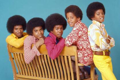 The Jackson, cuando eran muy jovencitos, se llamaban Jackson 5 y estaban liderados por el carismático Michael